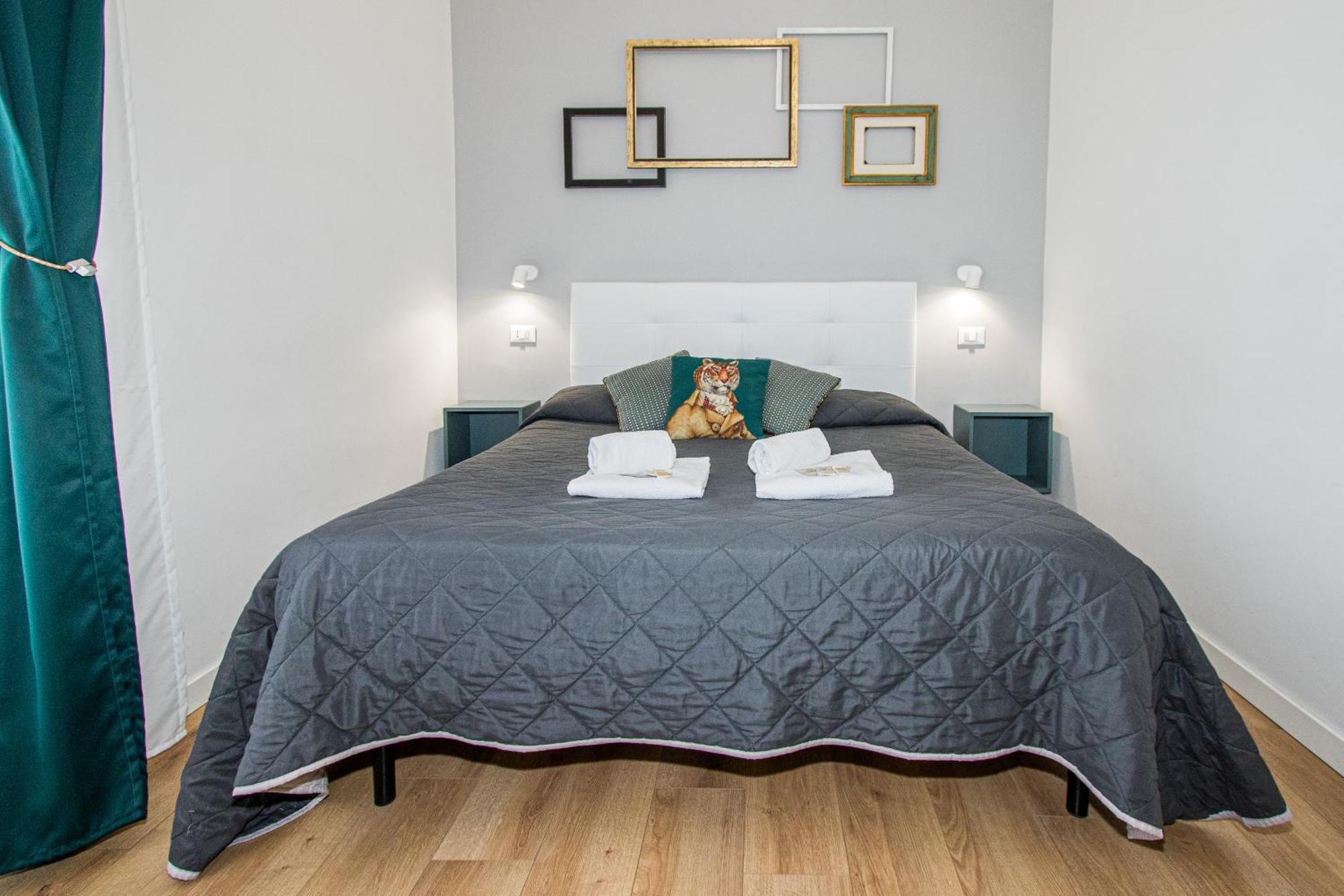 23 Guest house *
