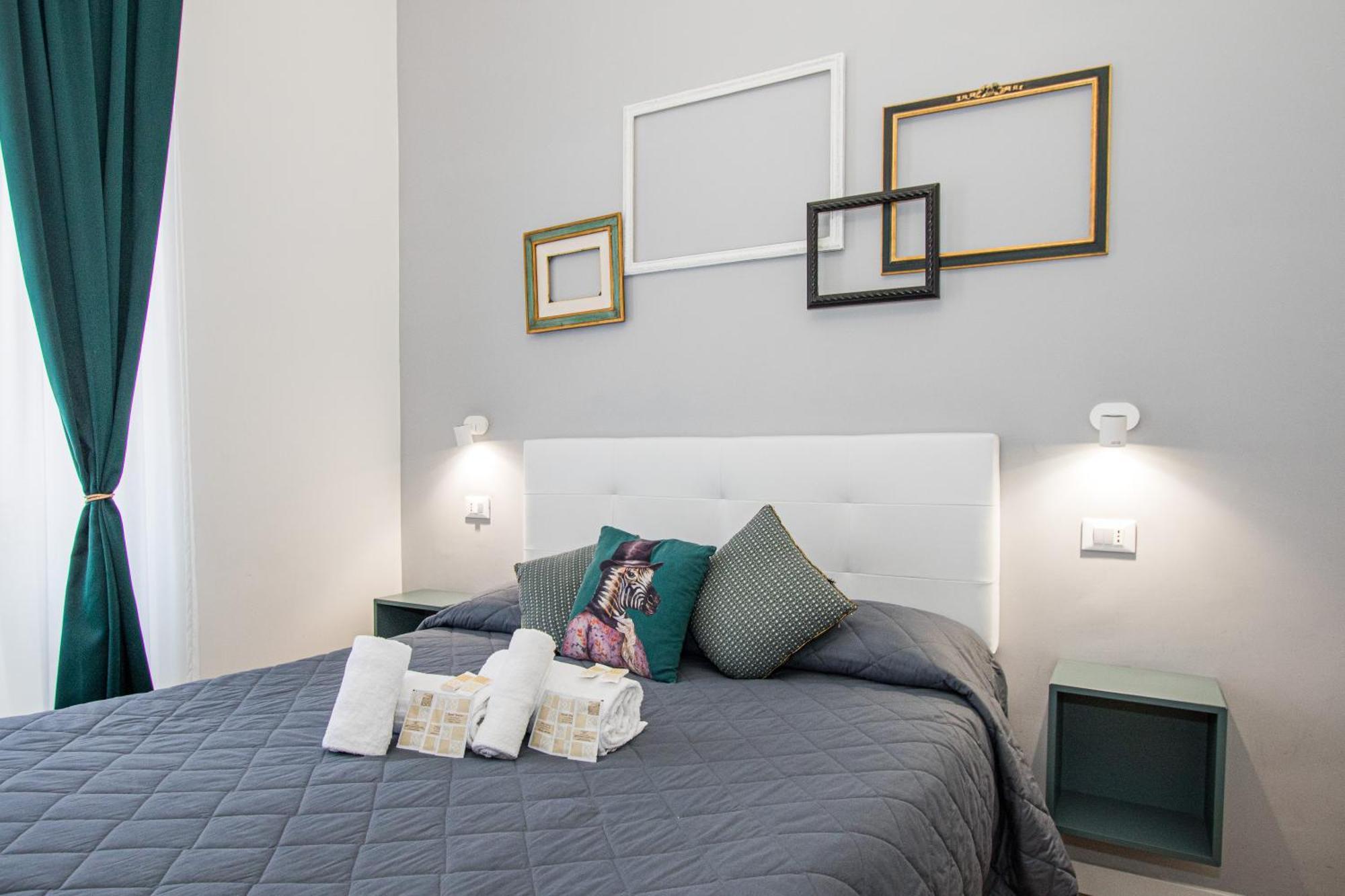 23 Guest house *