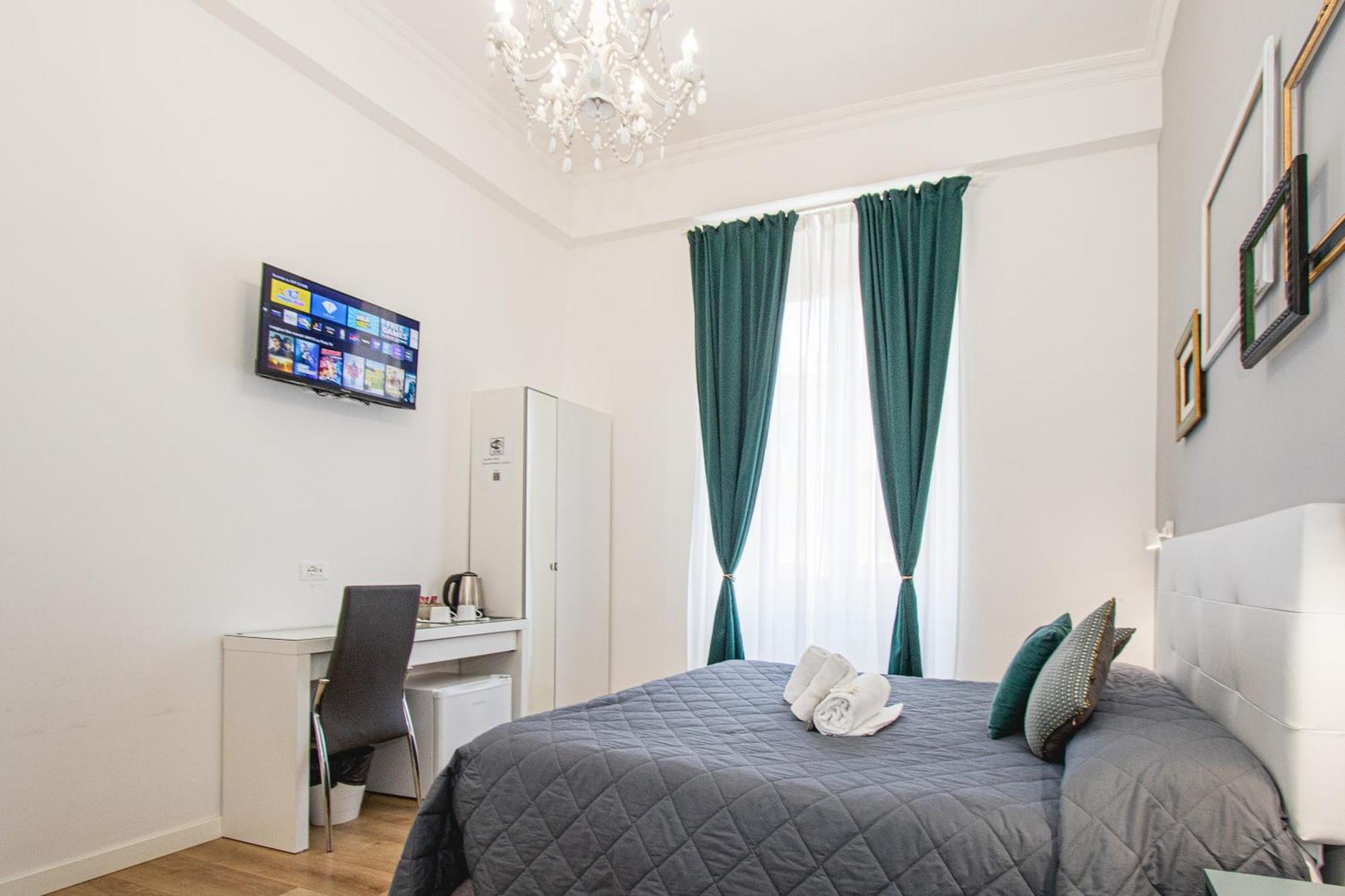 23 Guest house *