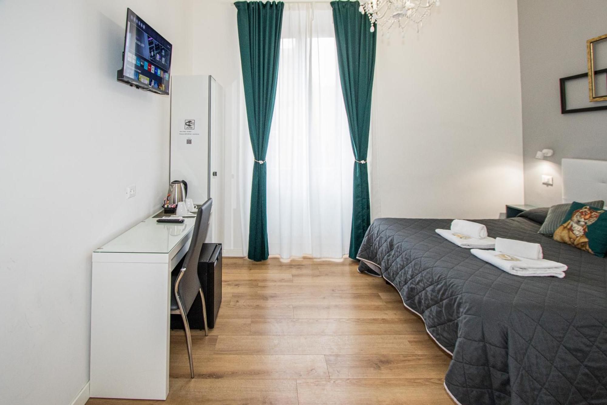 23 Guest house *